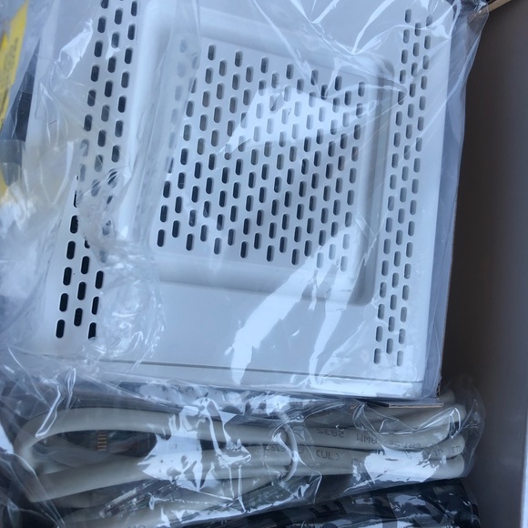 ARRIS SURFboard 1 Gbps SB6190 White Cable Modem DOCSIS 3.0 32 x 8 Gigabit - Picture 8 of 9